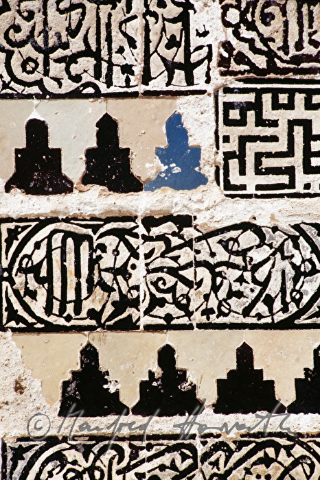 Fliesen (Azulejos) in der Medersa Bou Inania