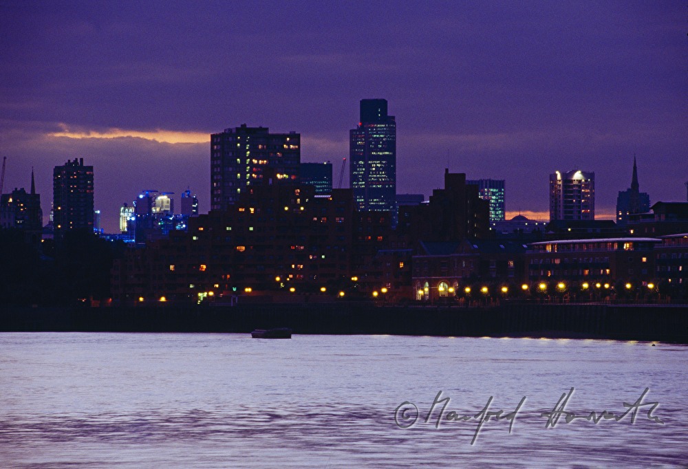 Themse und Canary Wharf