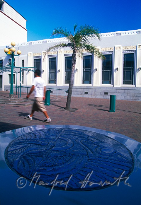 Skulptur mit Maori-Muster
