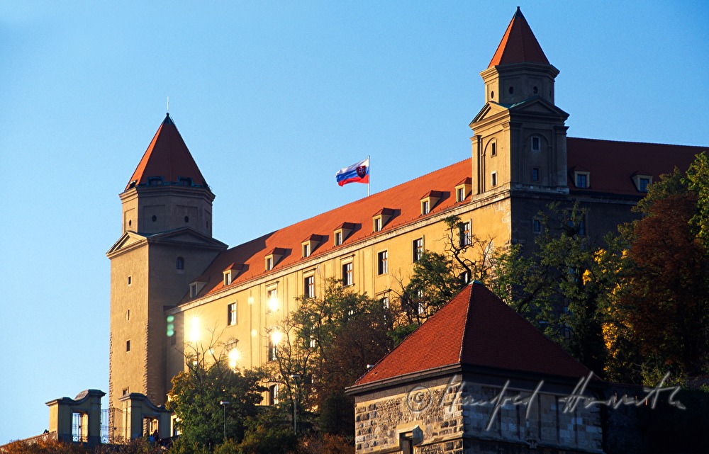 Burg Bratislava, Blick von der Neuen Brücke (Nový Most)