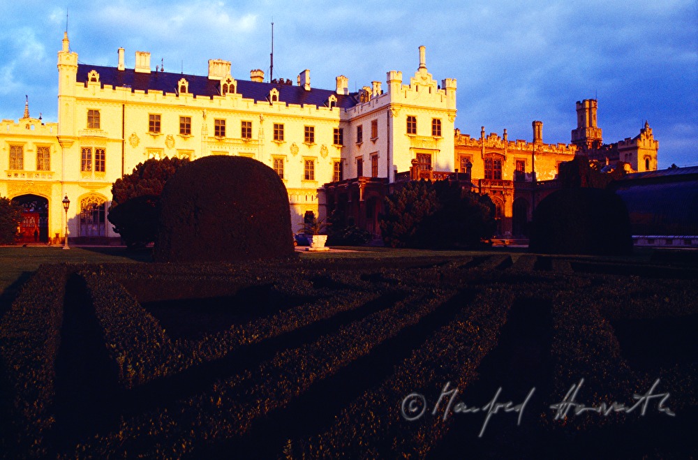 Landschaftsgarten und Liechtenstein Schloss