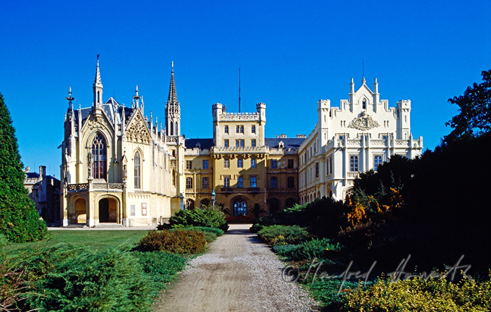 Landschaftsgarten und Liechtenstein Schloss
