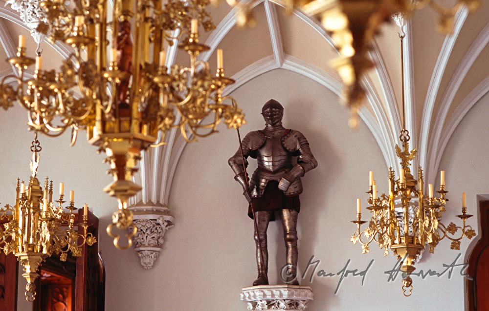 Ritterrüstung im Rittersaal