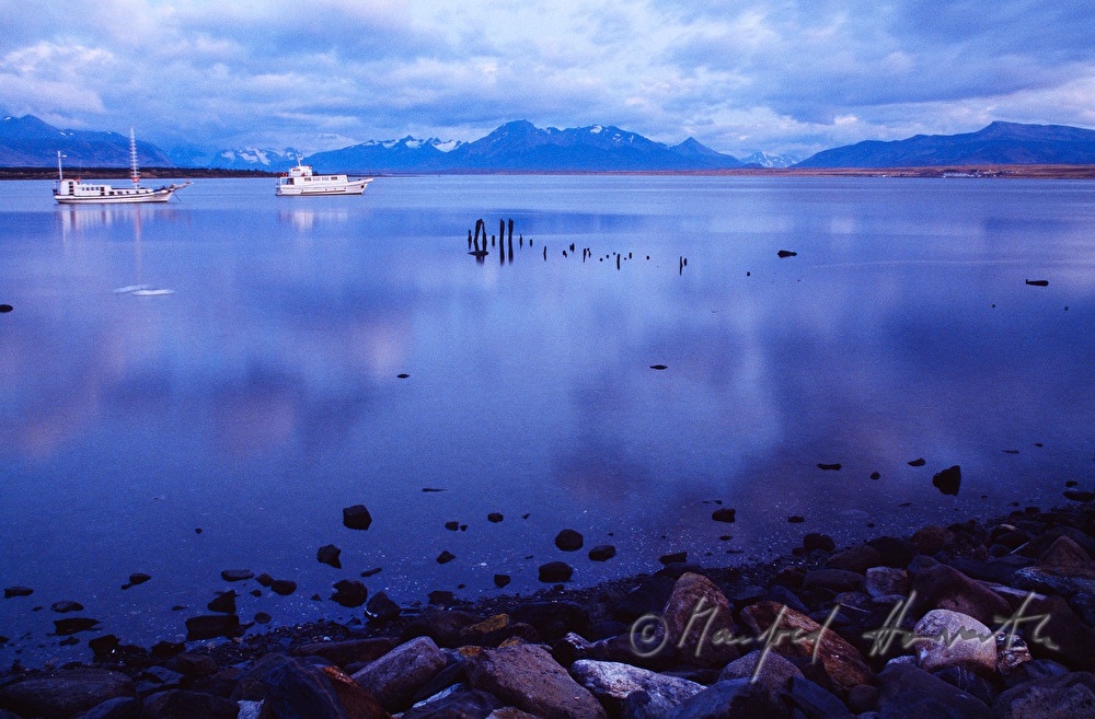 Hafen und Fischerboote auf dem Lago Pehoe
