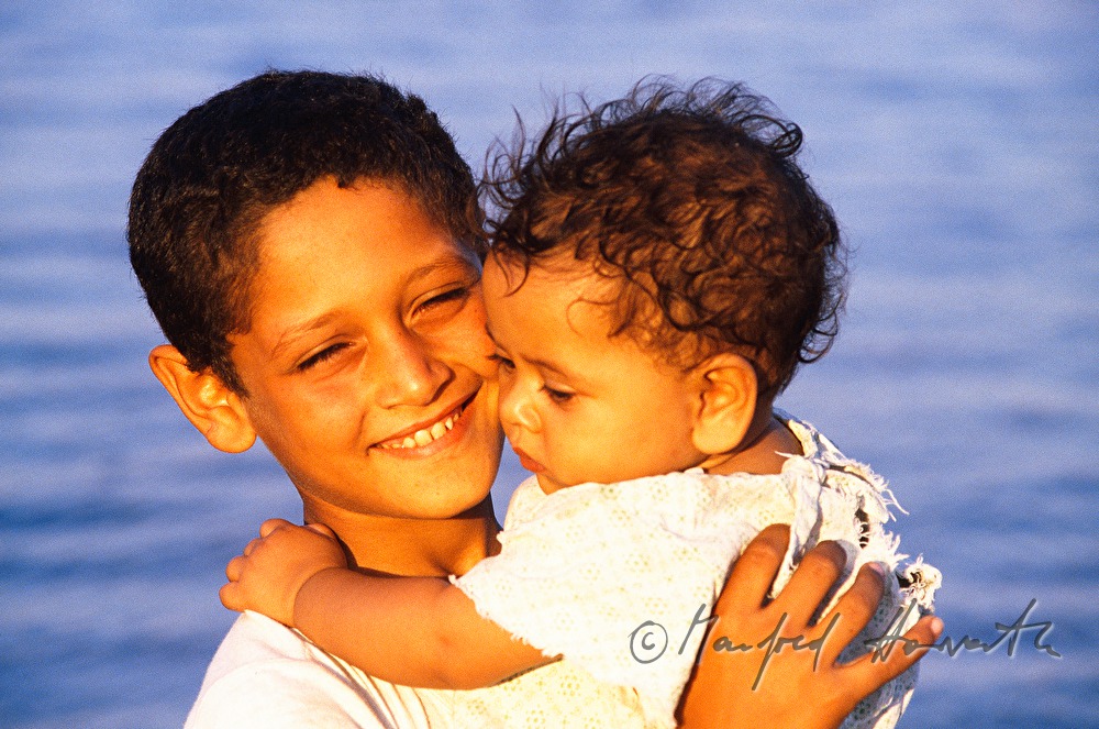 Beduinen-Kinder am Strand