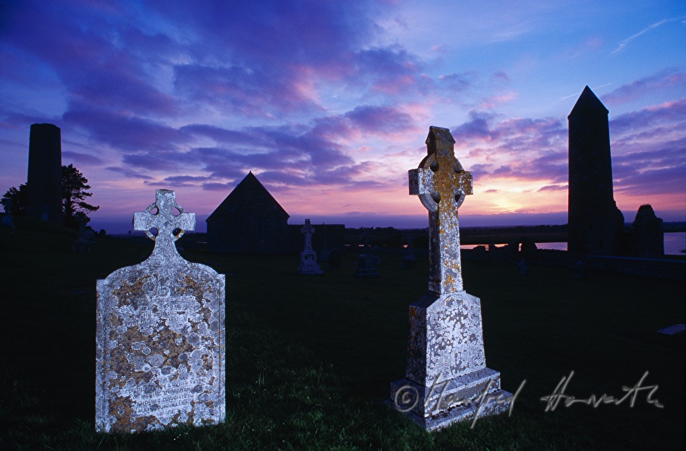 Friedhof und Temple Finghin (mit Turm)