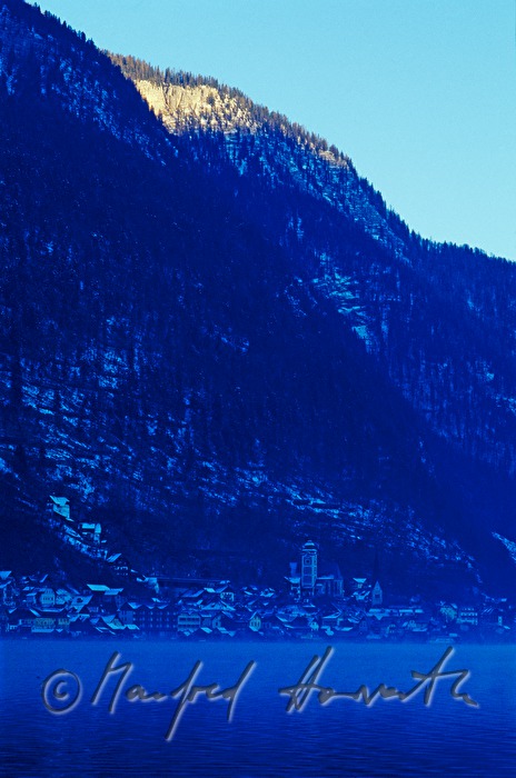 Ortsmitte von Hallstatt mit Seeufer