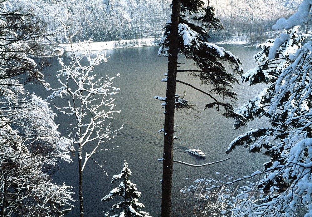 Ortsmitte von Hallstatt mit Seeufer