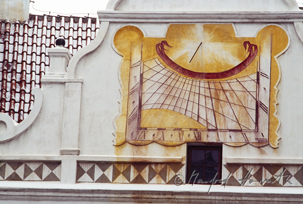 Sonnenuhr an der Fassade des Schloss Český Krumlov