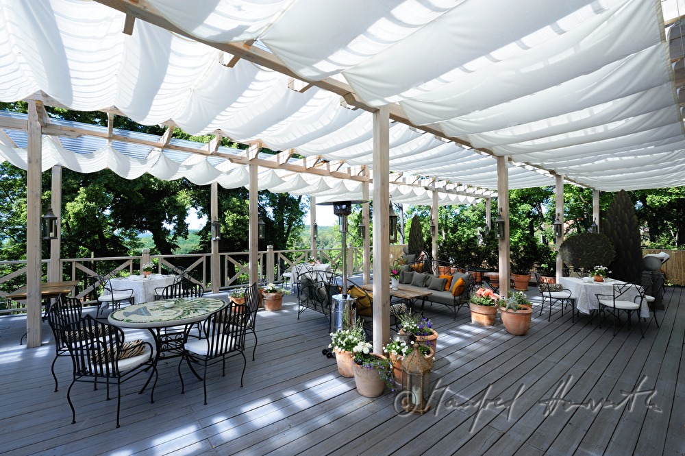 Chateau Mcely, Garten-Terrasse