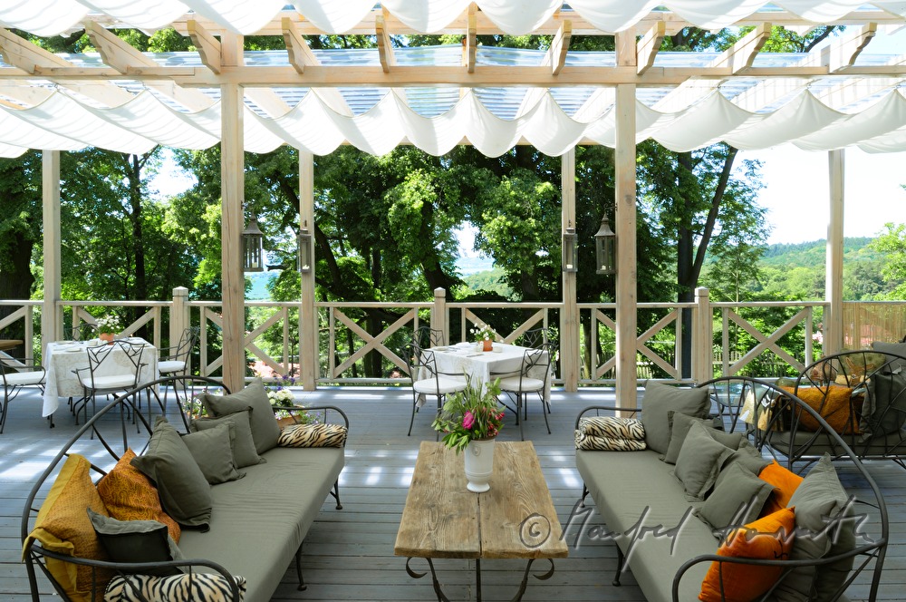Chateau Mcely, Garten-Terrasse