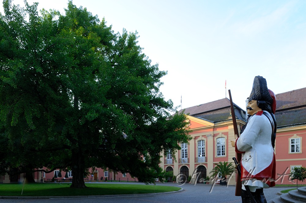 Schloss Dobris, Innenhof mit Soldaten-Figur