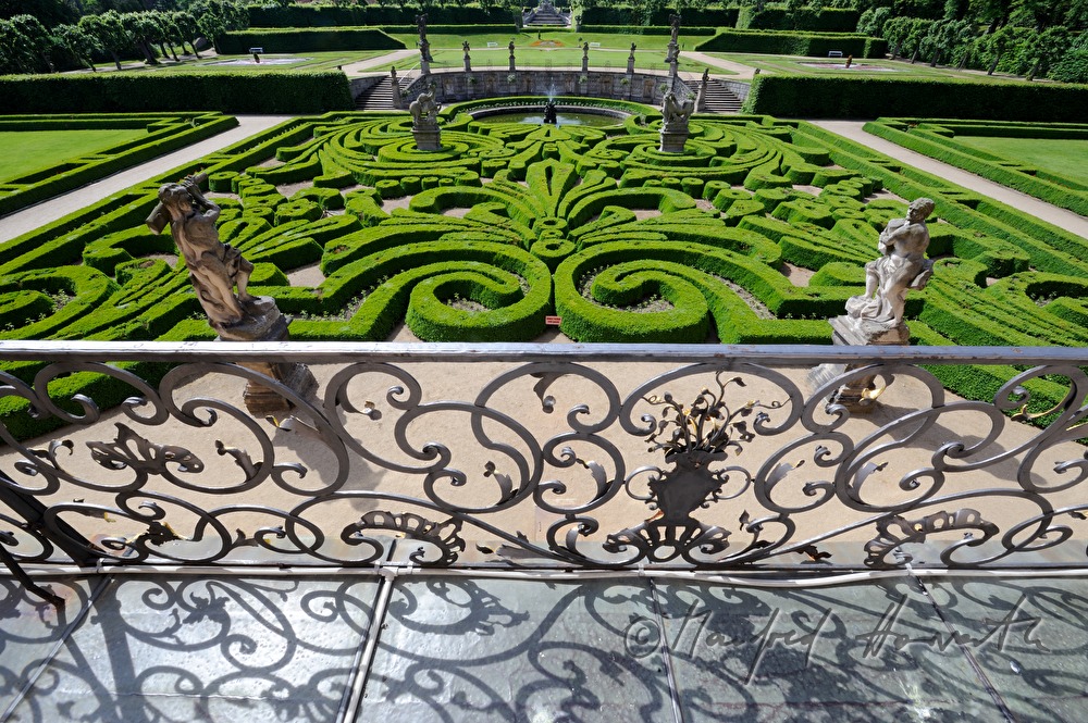 Schloss Dobris, Blick vom Balkon, Barockgarten