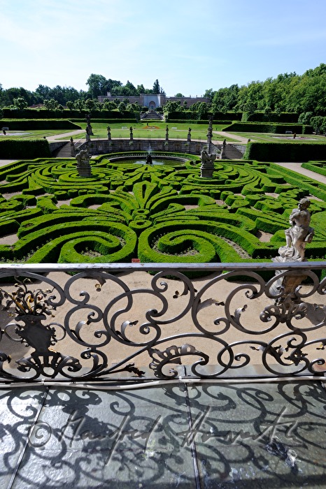 Schloss Dobris, Blick vom Balkon, Barockgarten