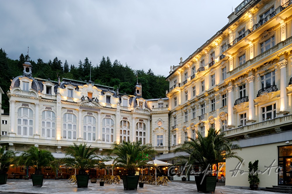 Platz vor dem Grandhotel Pupp