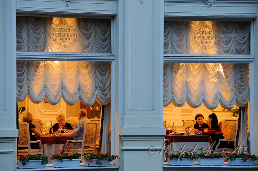 Grandhotel Pupp, Blick von aussen in das Restaurant