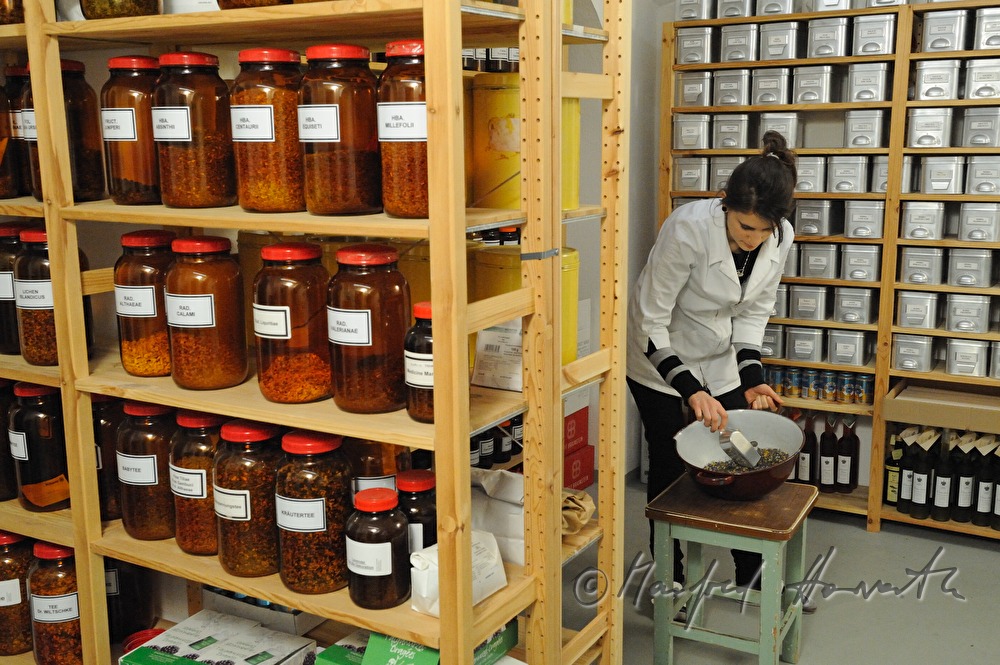 Zubereiten einer Spezialtee-Mischung nach Hausrezept