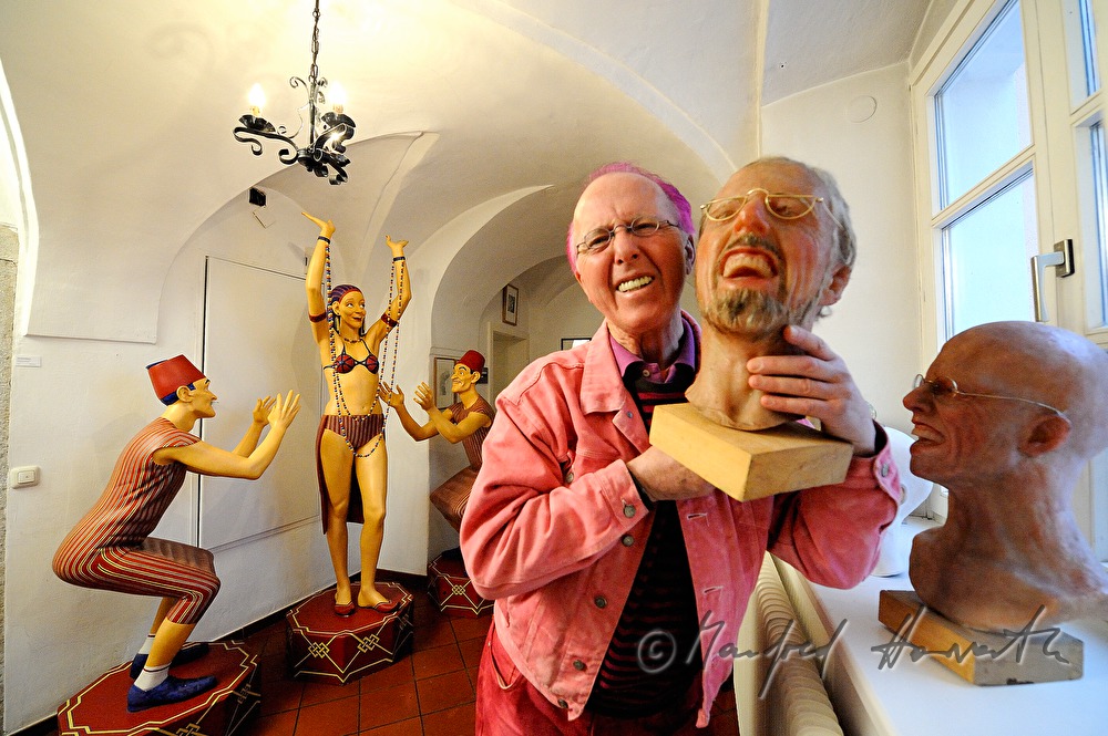 Galerist Nick Treadwell in seinem Museum