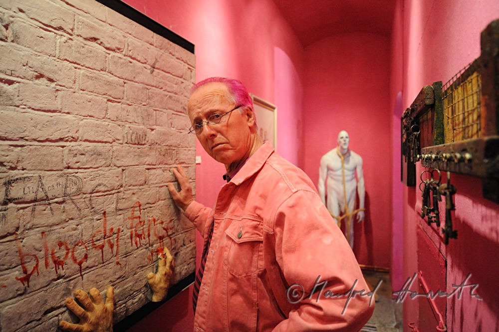 Galerist Nick Treadwell in seinem Museum