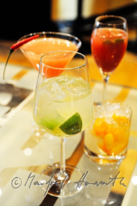 verschiedene Cocktails in der Laurin Bar