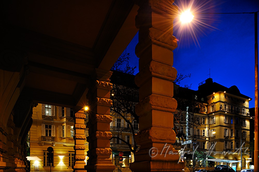 Hotel bei Abendbeleuchtung