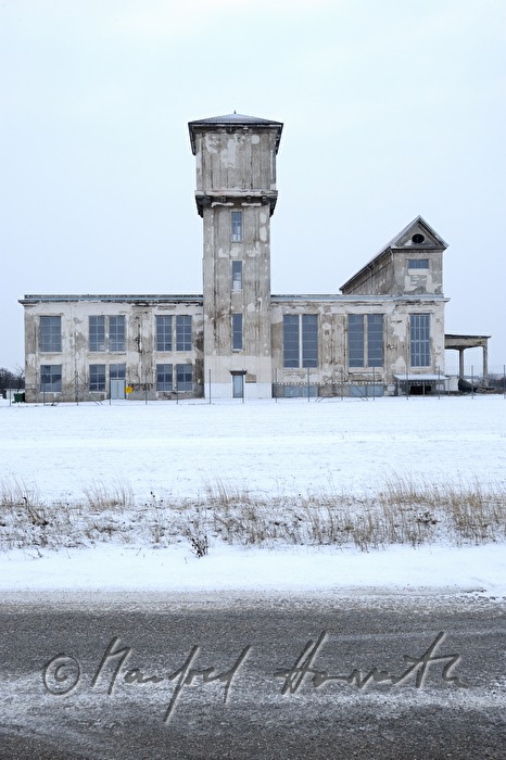 Flughafengebäude am Militärflughafen