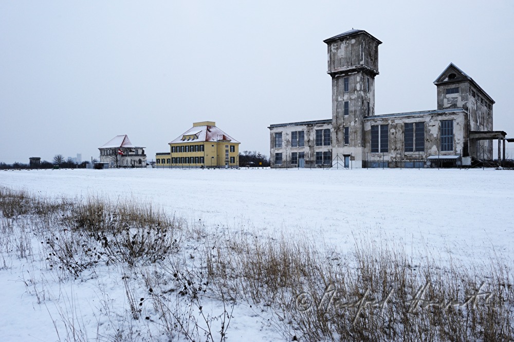alter Flugplatz beim Wiener Neustädter Schiffahrtskanal