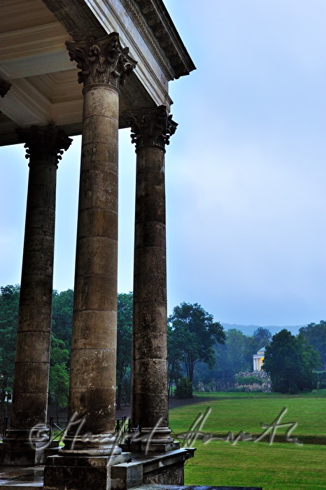 Säulen von Schloss Esterhàzy und Leopoldinentempel