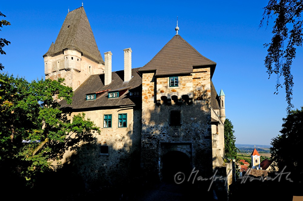 Schloss Maissau und Weinberge