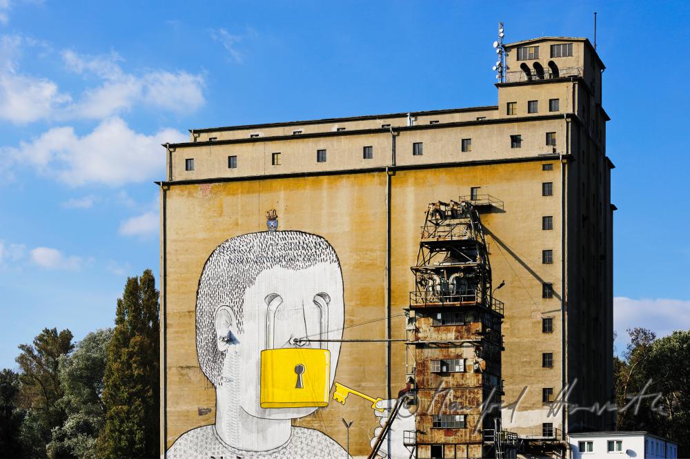 Getreidespeicher mit Graffiti