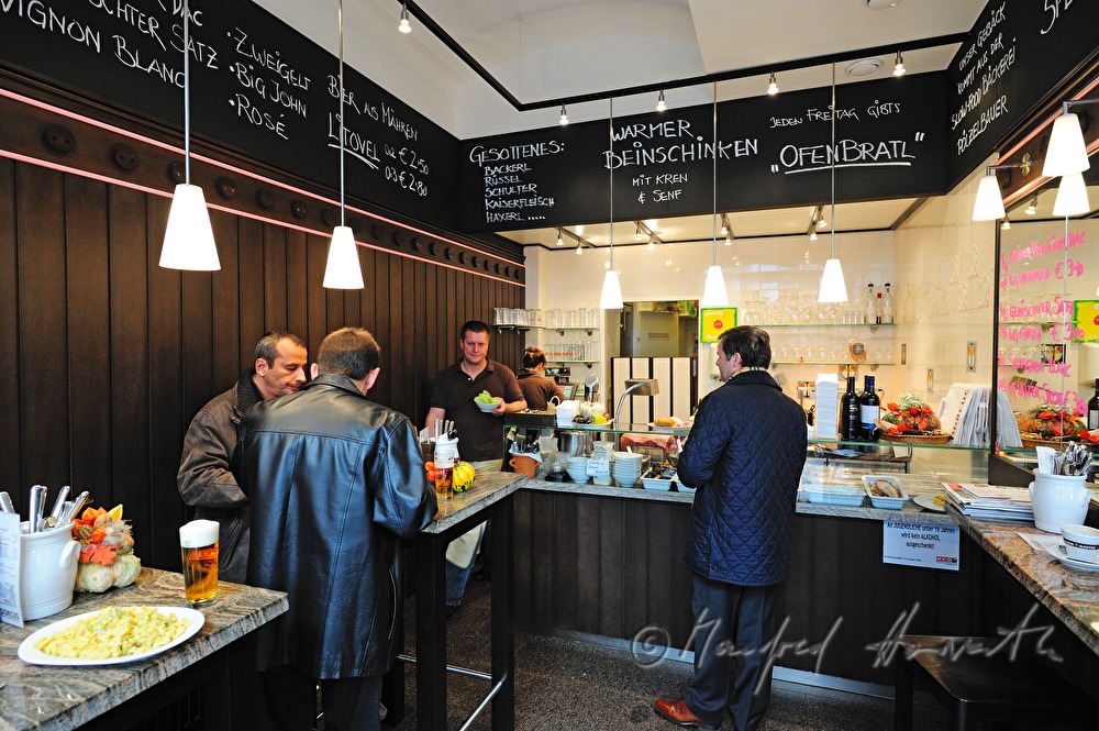Restaurant Porcus, Gäste beim Mittagessen