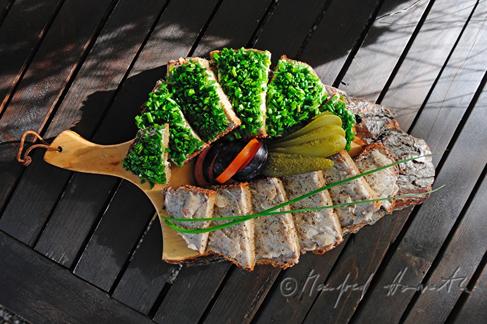 Brettljause: Grammelschmalzbrot und Schnittlauchbrot