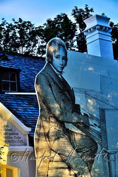 Franz Liszt Geburtshaus und Büste vor Eingang