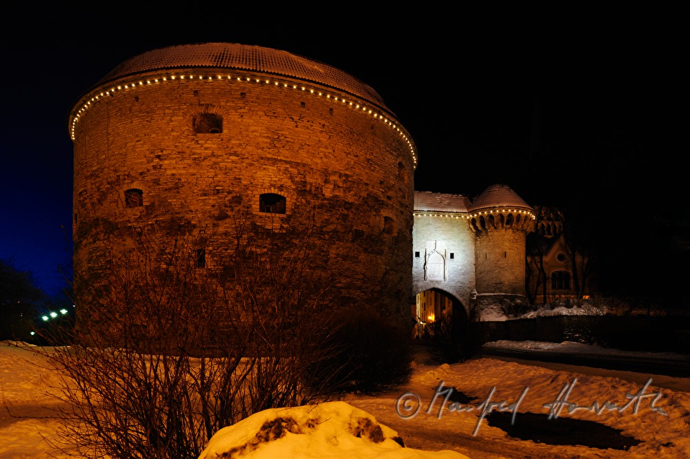 Kanonenturm „Dicke Margarethe“ und alte Stadtmauer