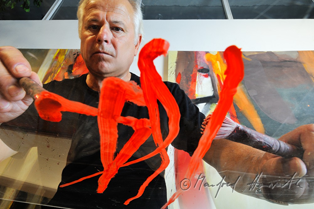 Sepp Laubner malt in seinem Atelier