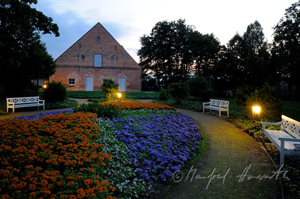 Scheune und Garten auf der Schlossinsel