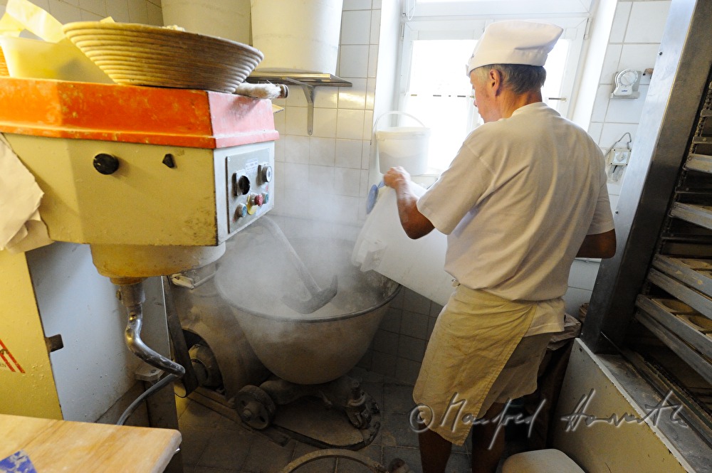 Mahlen von Weizen mit der Mühle