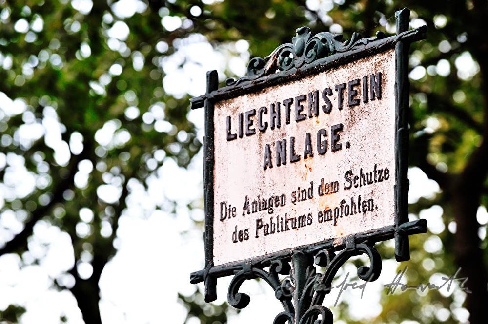 Schild am Liechtenstein-Park