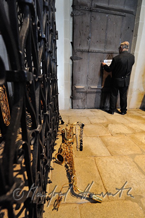 Musikinstrumente der Musiker in der Kirche