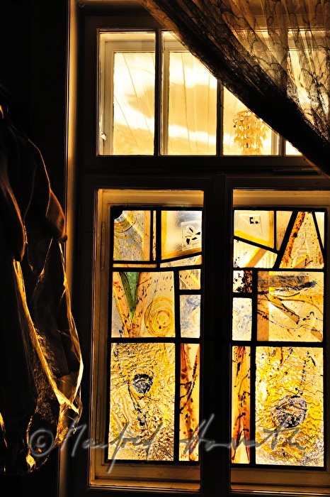 Glasfenster im Haus der Malerin Linde Waber