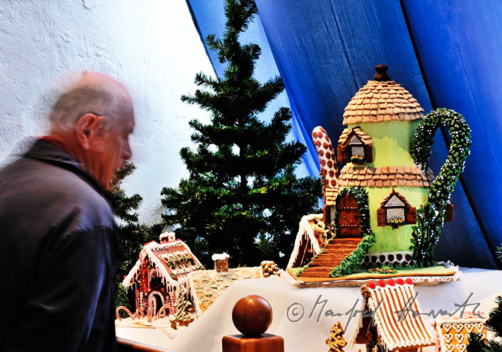 Besucher in der Lebkuchenhaus-Ausstellung