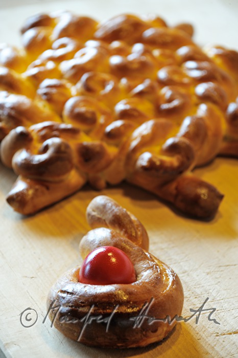 backen von Ostergebäck (Osterstern und Ostermandl)