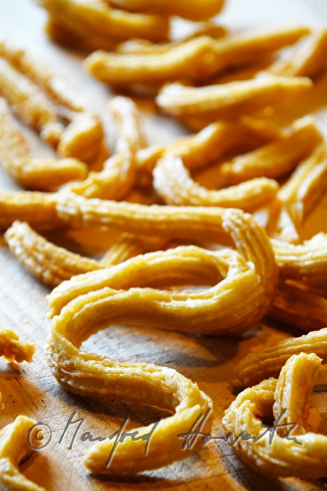 Strauben - Bauernmehlspeise aus frittiertem Brandteig