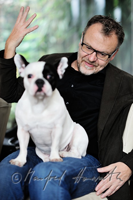 der Oscar-Preisträger Stefan Ruzowitzky mit seinem Hund Juli