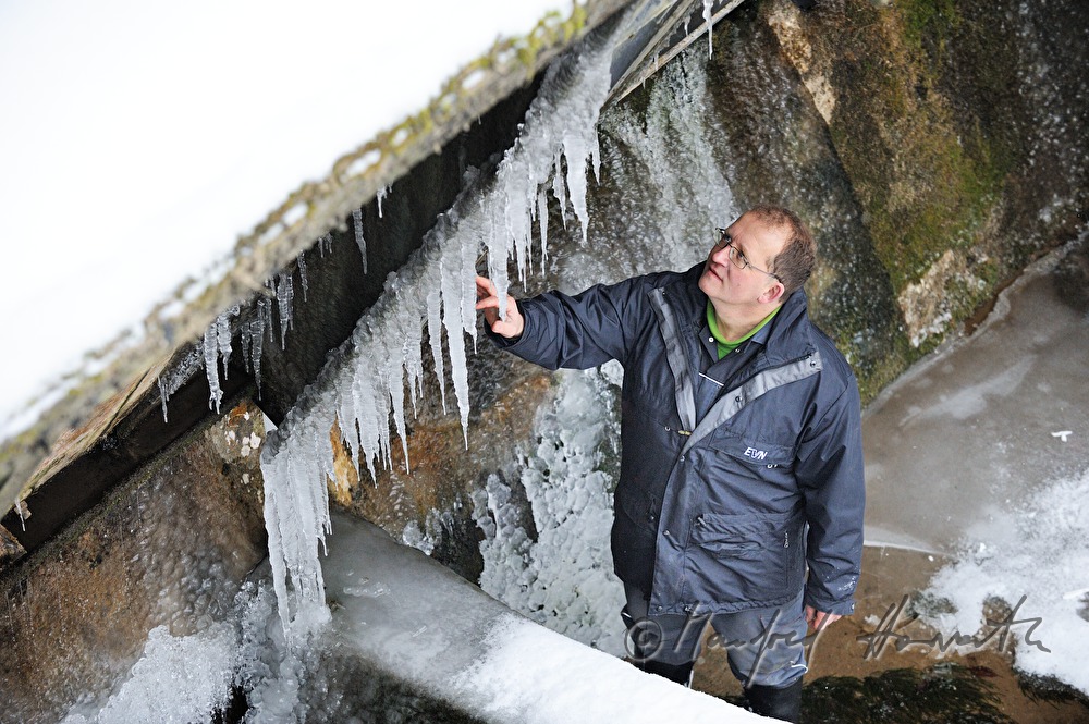 Winter-Inspektion der Schleuse des Kraftwerkes