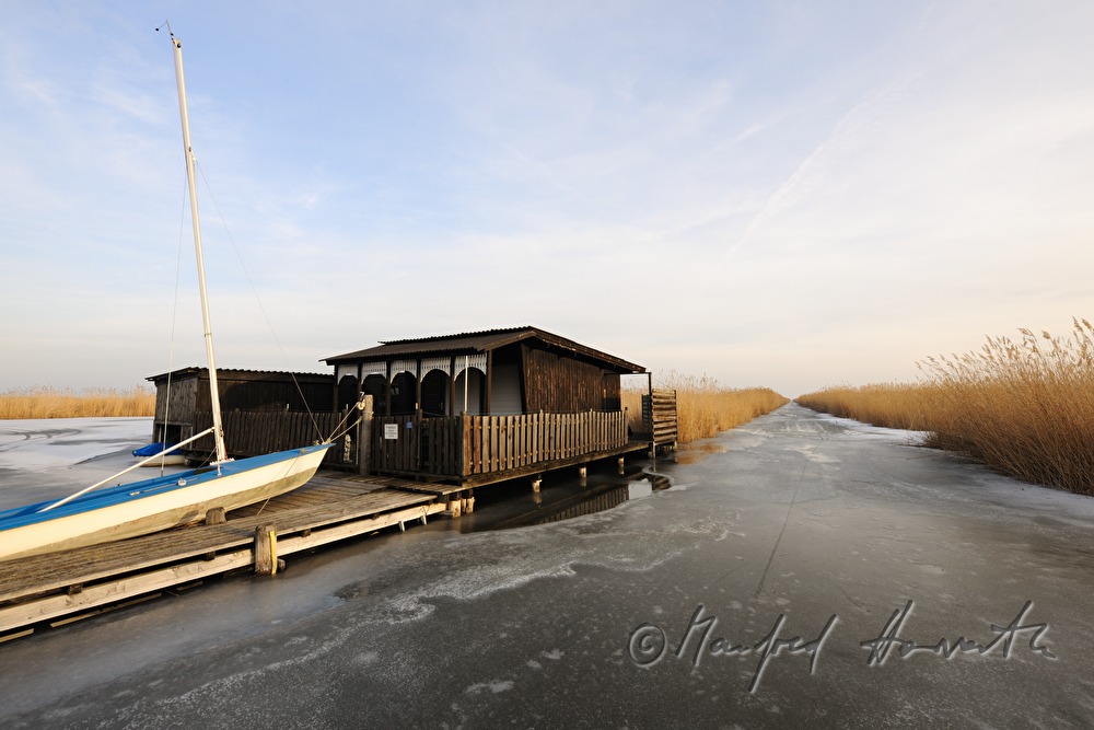 Ferienhaus und eingewintertes Boot