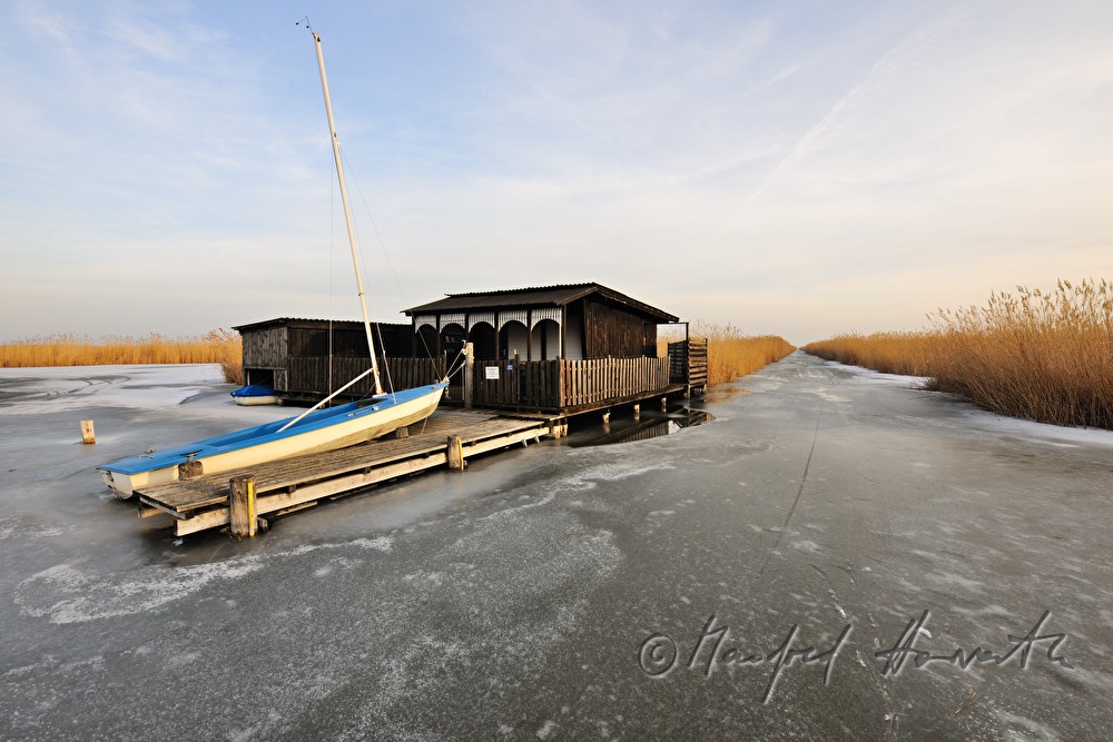Ferienhaus und eingewintertes Boot