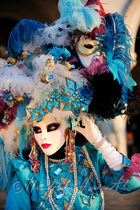 maskierte Frau beim Karneval