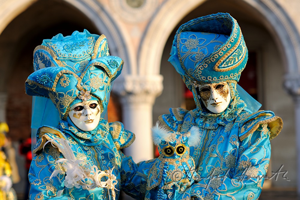 maskiertes Paar beim Karneval