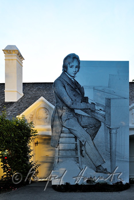 Franz Liszt Geburtshaus und Büste vor Eingang